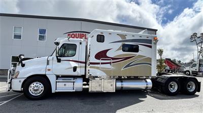 2013 Freightliner CASCADIA 125 - EXPEDITOR TRUCK
