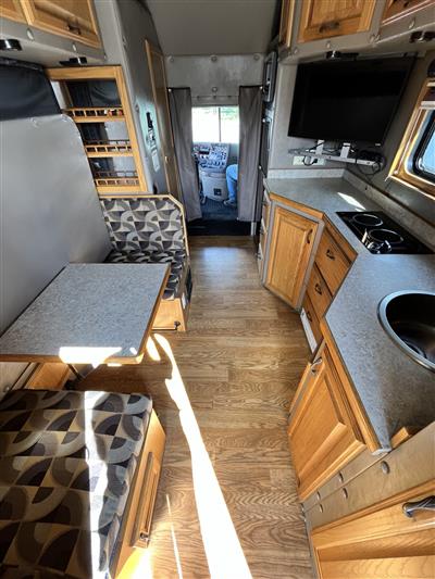2013 Freightliner CASCADIA 125 - EXPEDITOR TRUCK
