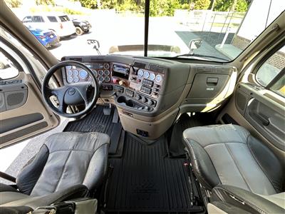 2013 Freightliner CASCADIA 125 - EXPEDITOR TRUCK
