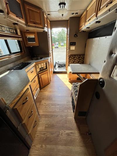 2013 Freightliner CASCADIA 125 - EXPEDITOR TRUCK