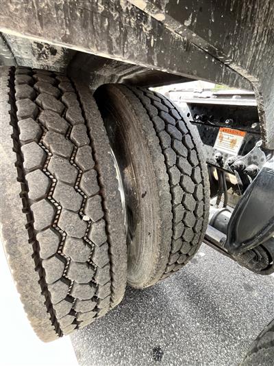 2013 Freightliner CASCADIA 125 - EXPEDITOR TRUCK