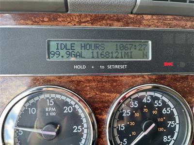 2013 Freightliner CASCADIA 125 - EXPEDITOR TRUCK