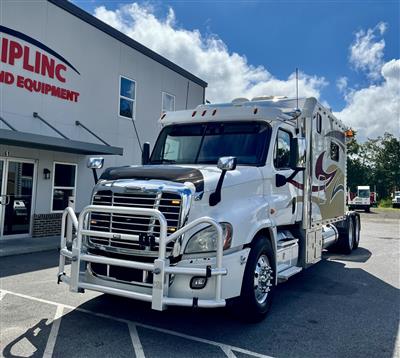 2013 Freightliner CASCADIA 125 - EXPEDITOR TRUCK