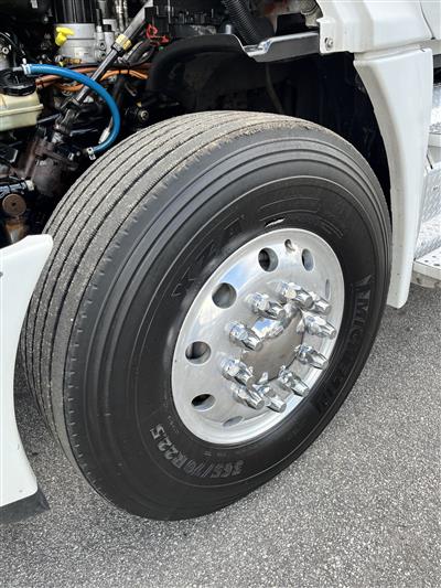 2013 Freightliner CASCADIA 125 - EXPEDITOR TRUCK