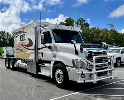 2013 Freightliner CASCADIA 125 - EXPEDITOR TRUCK