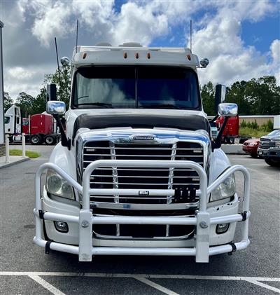 2013 Freightliner CASCADIA 125 - EXPEDITOR TRUCK