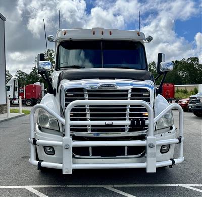 2013 Freightliner CASCADIA 125 - EXPEDITOR TRUCK