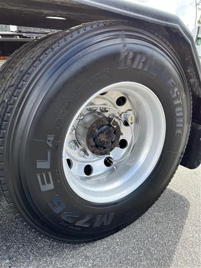 2013 Freightliner CASCADIA 125 - EXPEDITOR TRUCK