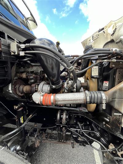2013 Freightliner CASCADIA 125 - EXPEDITOR TRUCK