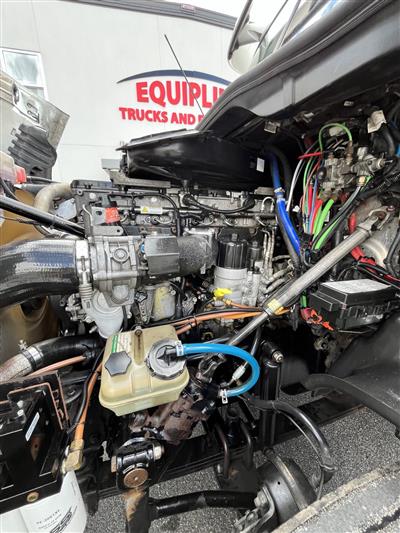 2013 Freightliner CASCADIA 125 - EXPEDITOR TRUCK