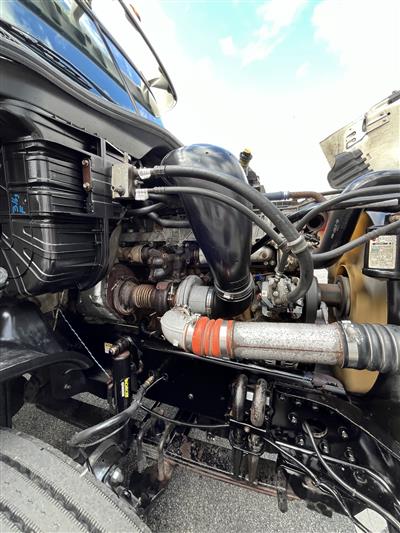 2013 Freightliner CASCADIA 125 - EXPEDITOR TRUCK