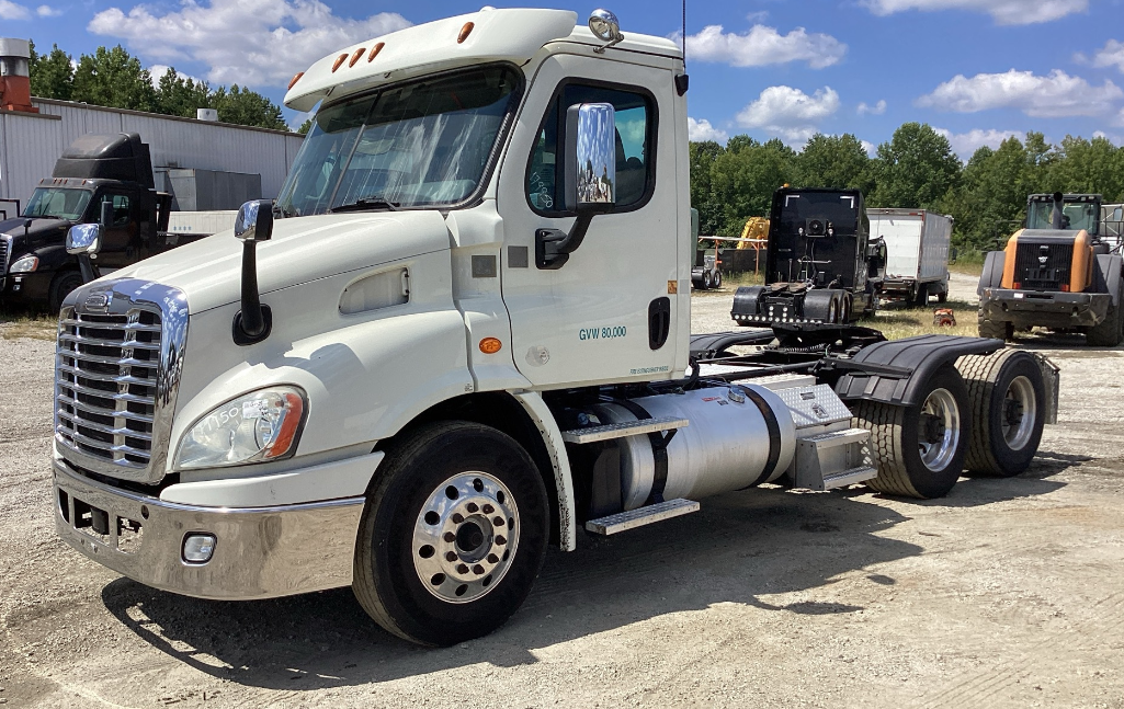 2017 Freightliner CASCADIA DAY CAB