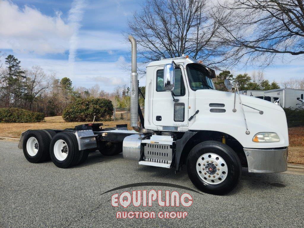 2012 Mack CXU613 DAY CAB