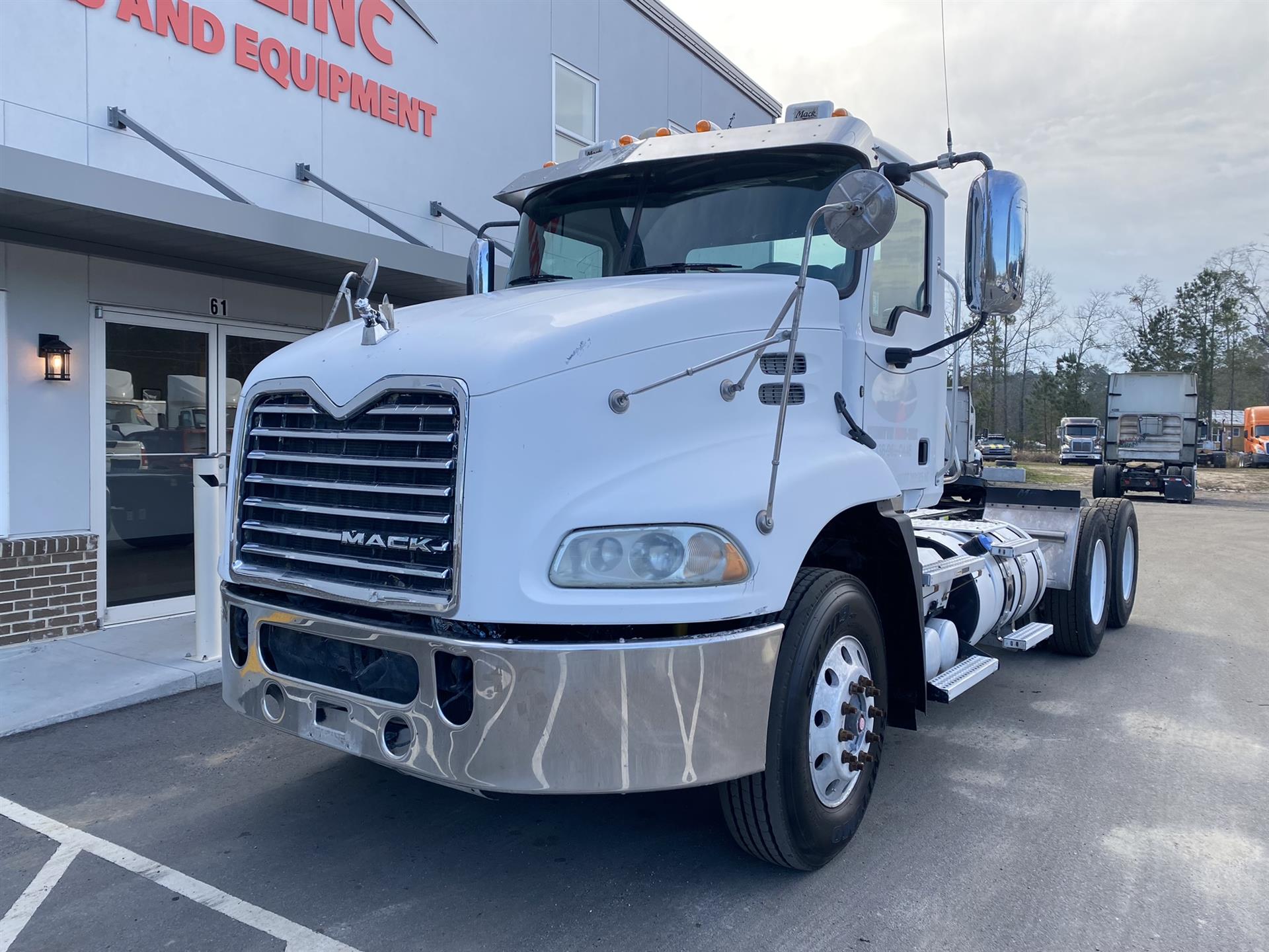 2012 Mack CXU613 DAY CAB