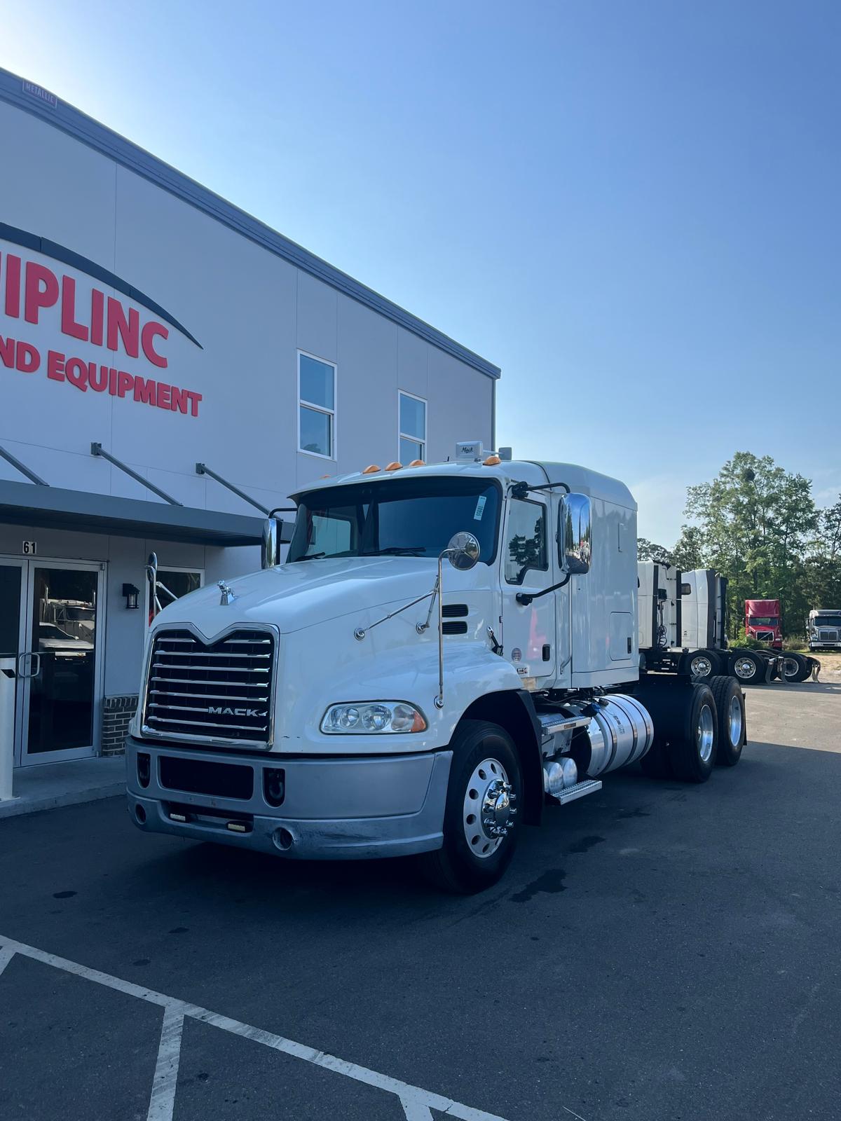 2017 Mack CXU613 FLAT TOP SLEEPER