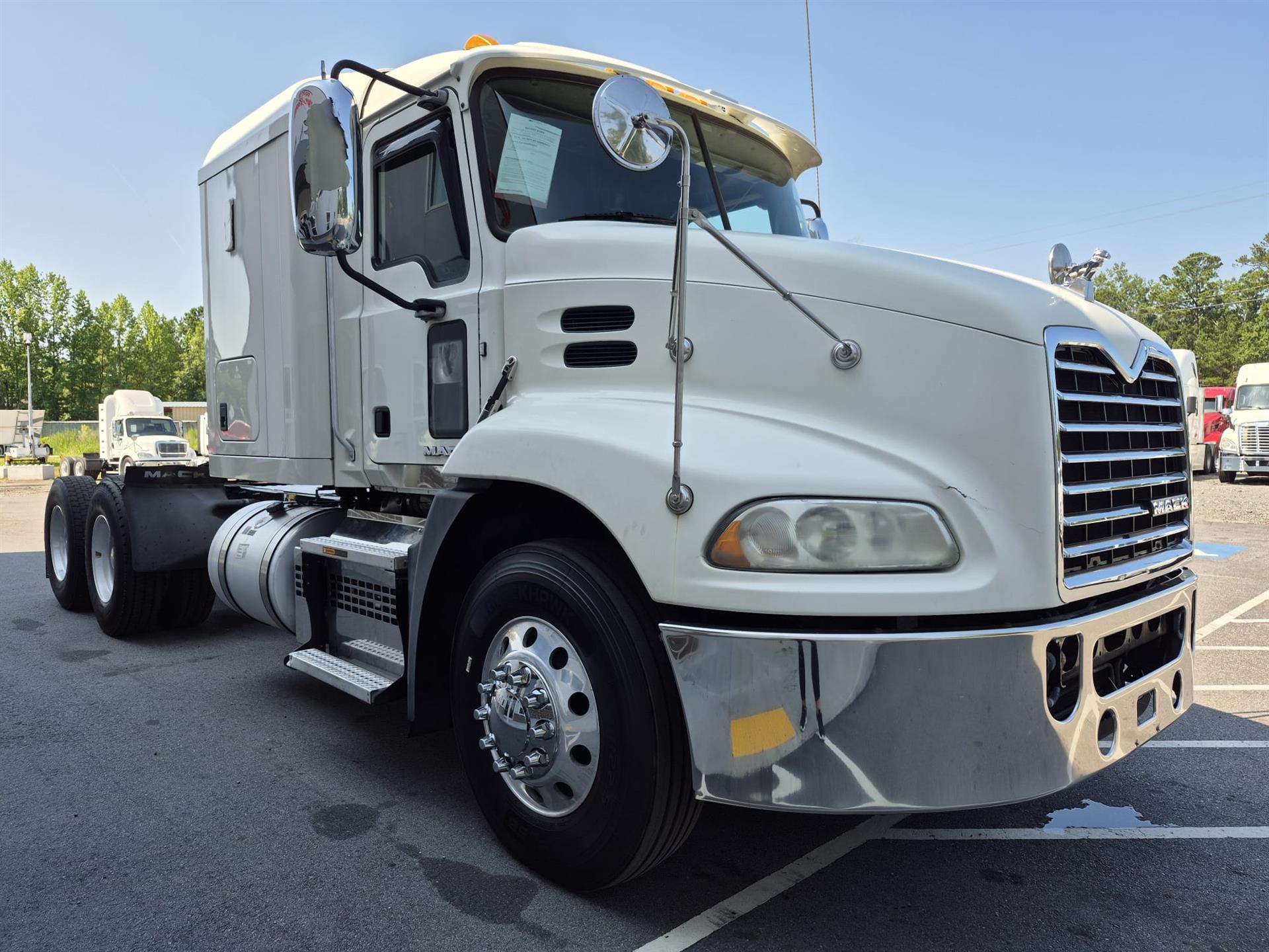 2018 Mack CXU 613 MID ROOF SLEEPER