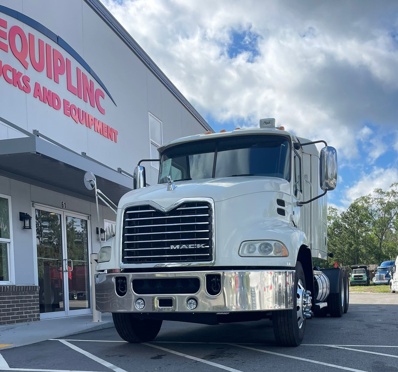 2017 Mack CXU613 FLAT TOP SLEEPER