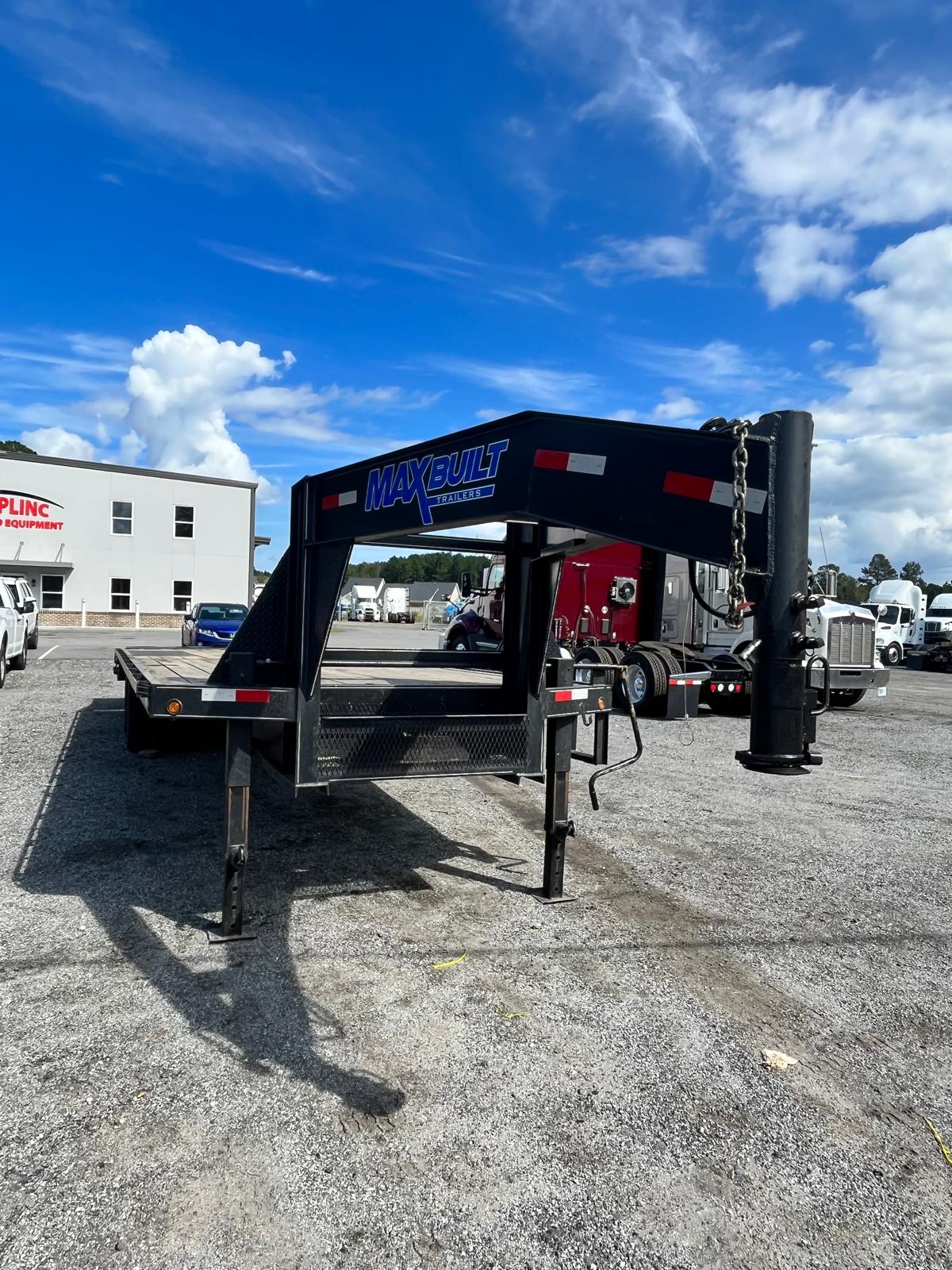 2023 MAX BUILT 102X30W Flatbed Gooseneck Trai