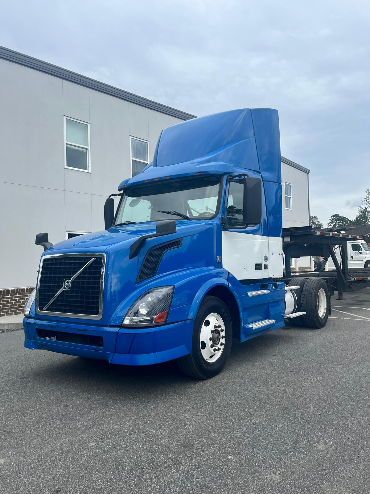 2015 Volvo VNL & 2017 Kaufman Car Carrier