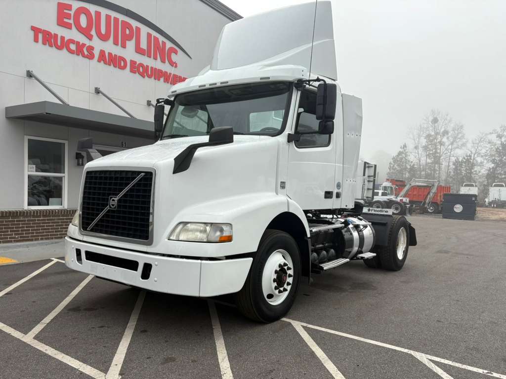 2017 Volvo VNM SINGLE AXLE DAY CAB