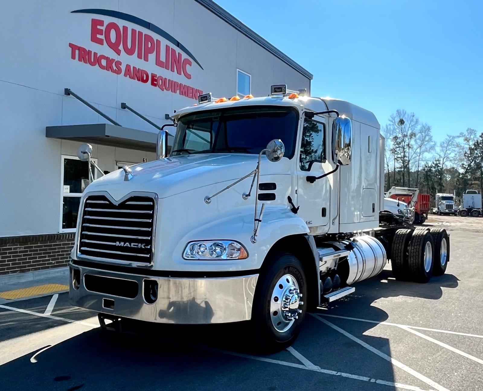 2016 Mack CXU613 FLAT TOP SLEEPER