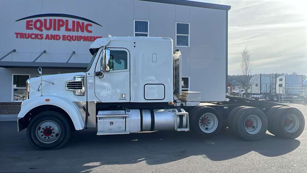 2013 Freightliner Coronado 122 8x4 Tri/A Sleeper