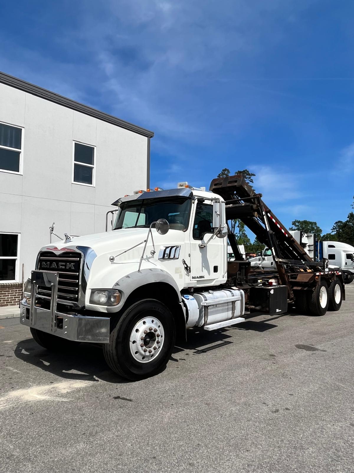 2016 Mack GU713