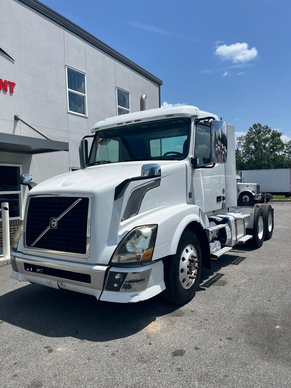 2014 Volvo VNL64T300