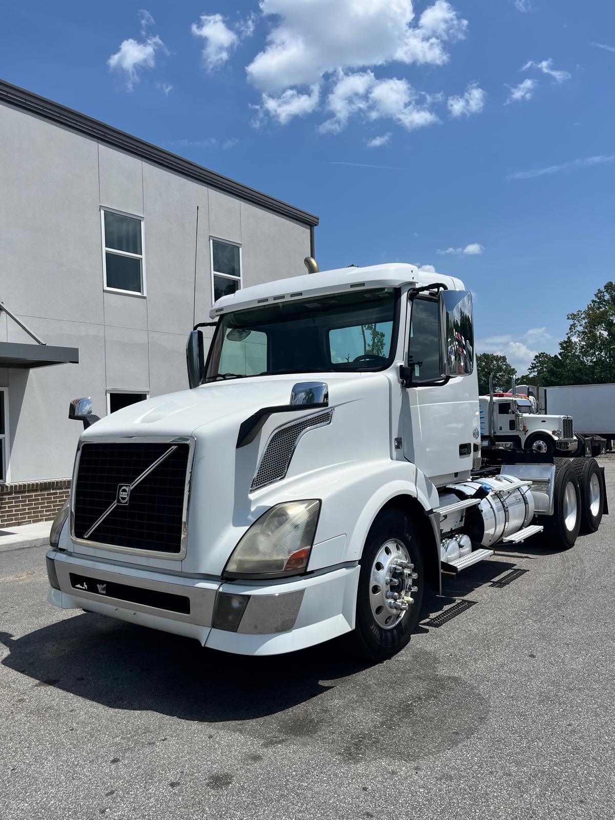 2015 Volvo VNL64T300