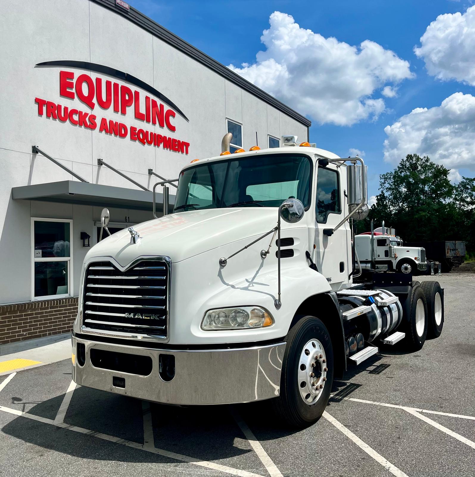 2012 Mack CXU613 DAY CAB