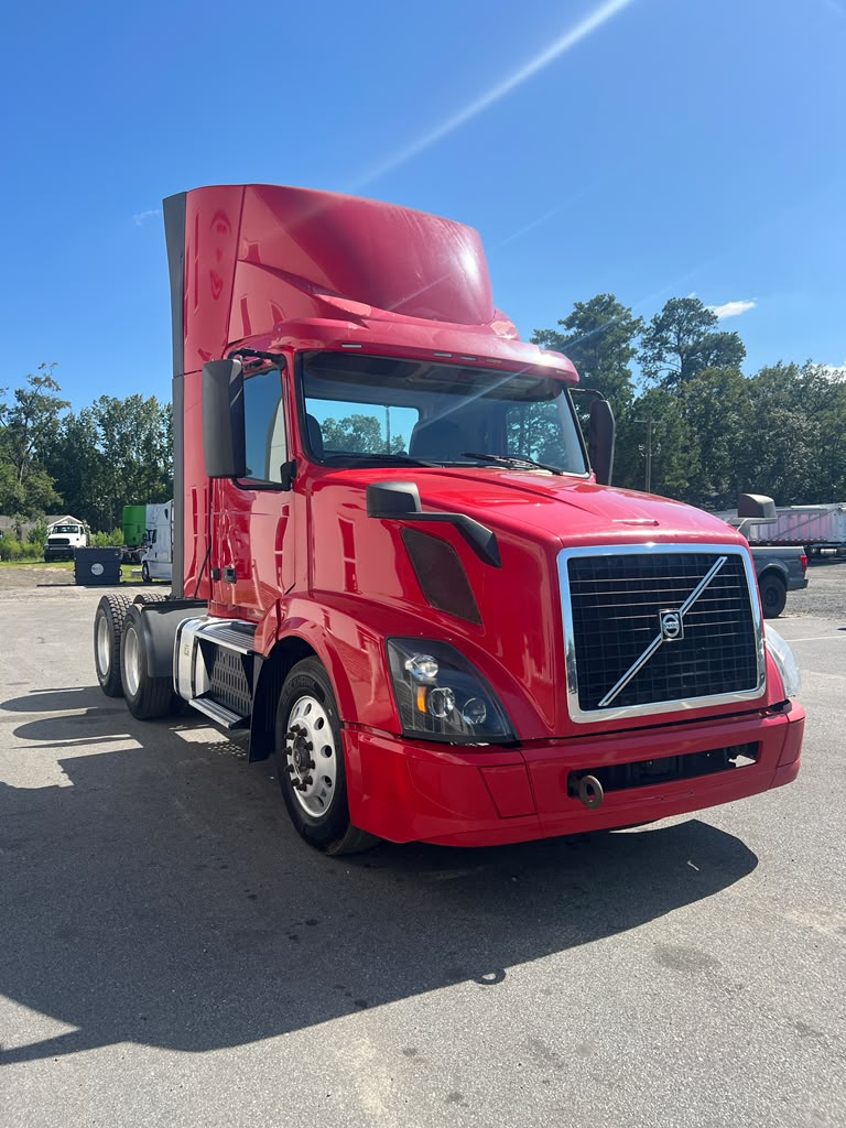 2017 Volvo VNL64