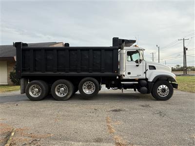 2005 Mack CV