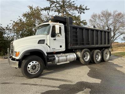 2005 Mack CV