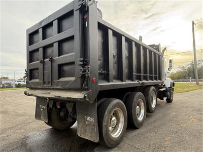 2005 Mack CV
