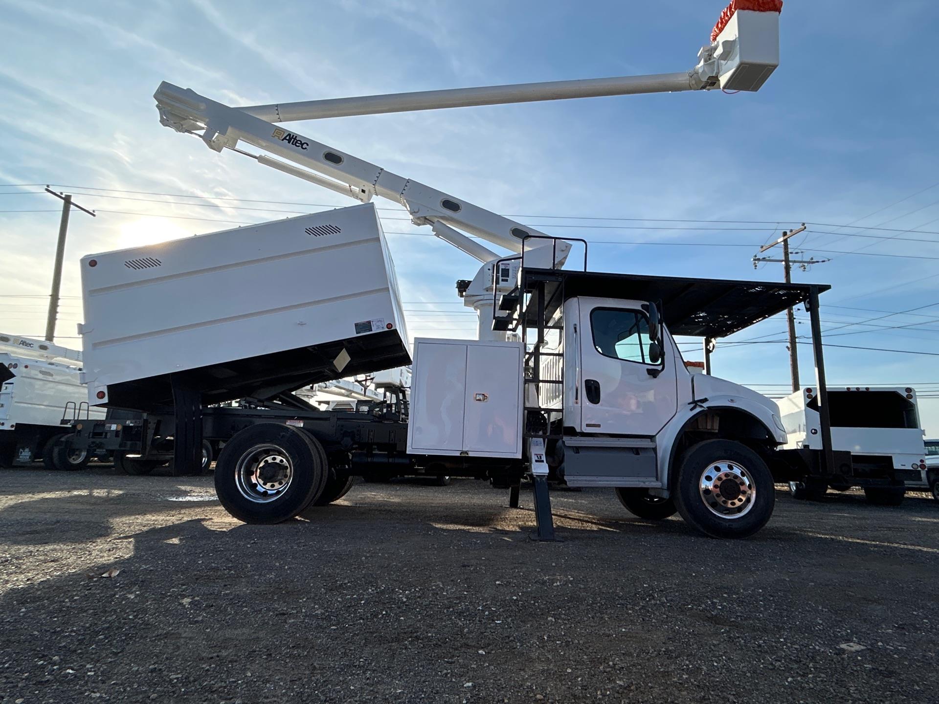 2012 Freightliner M2 106