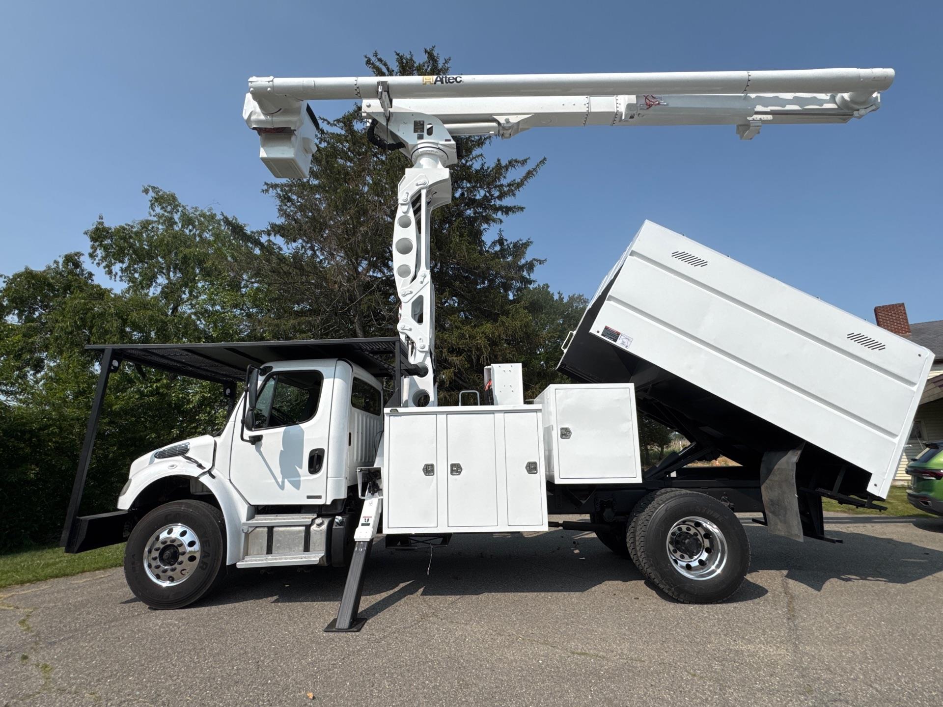 2012 Freightliner M2 106