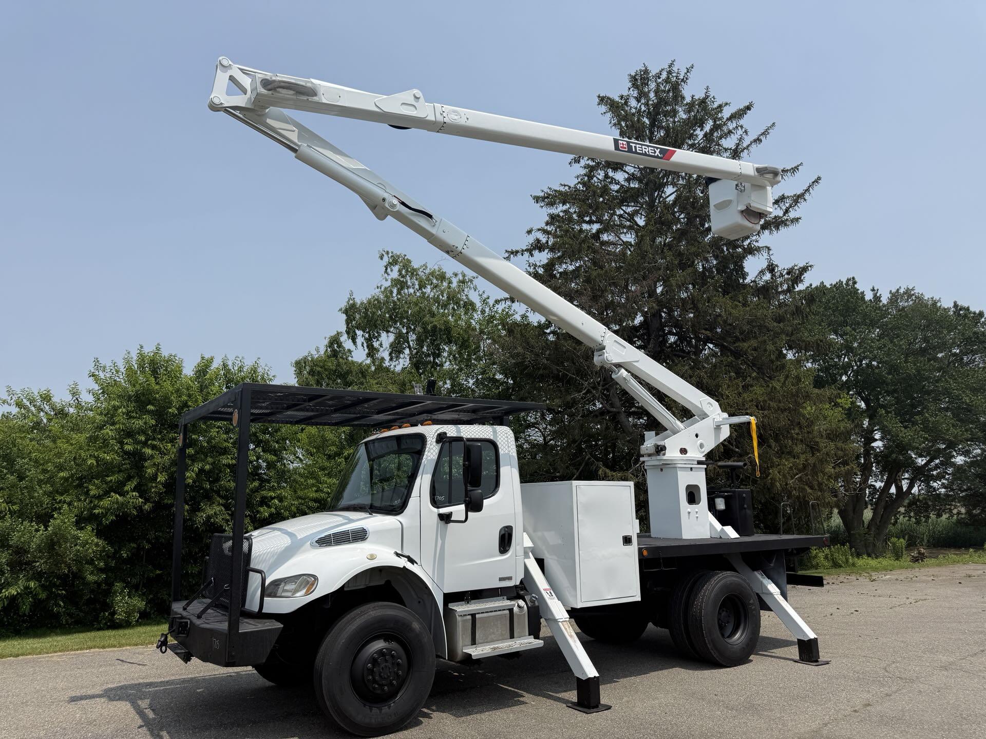 2011 Freightliner M2