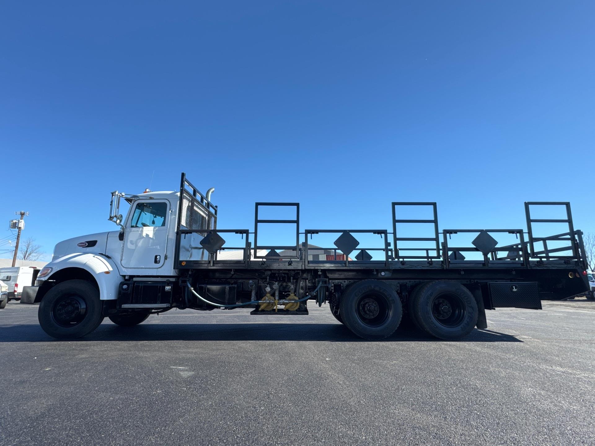 2013 Peterbilt 348