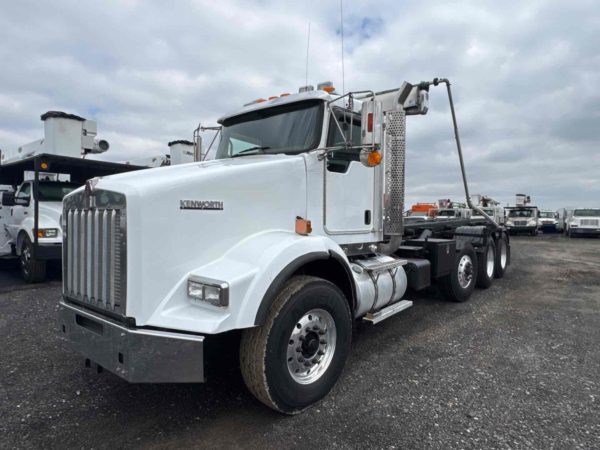 2012 Kenworth T8 Series