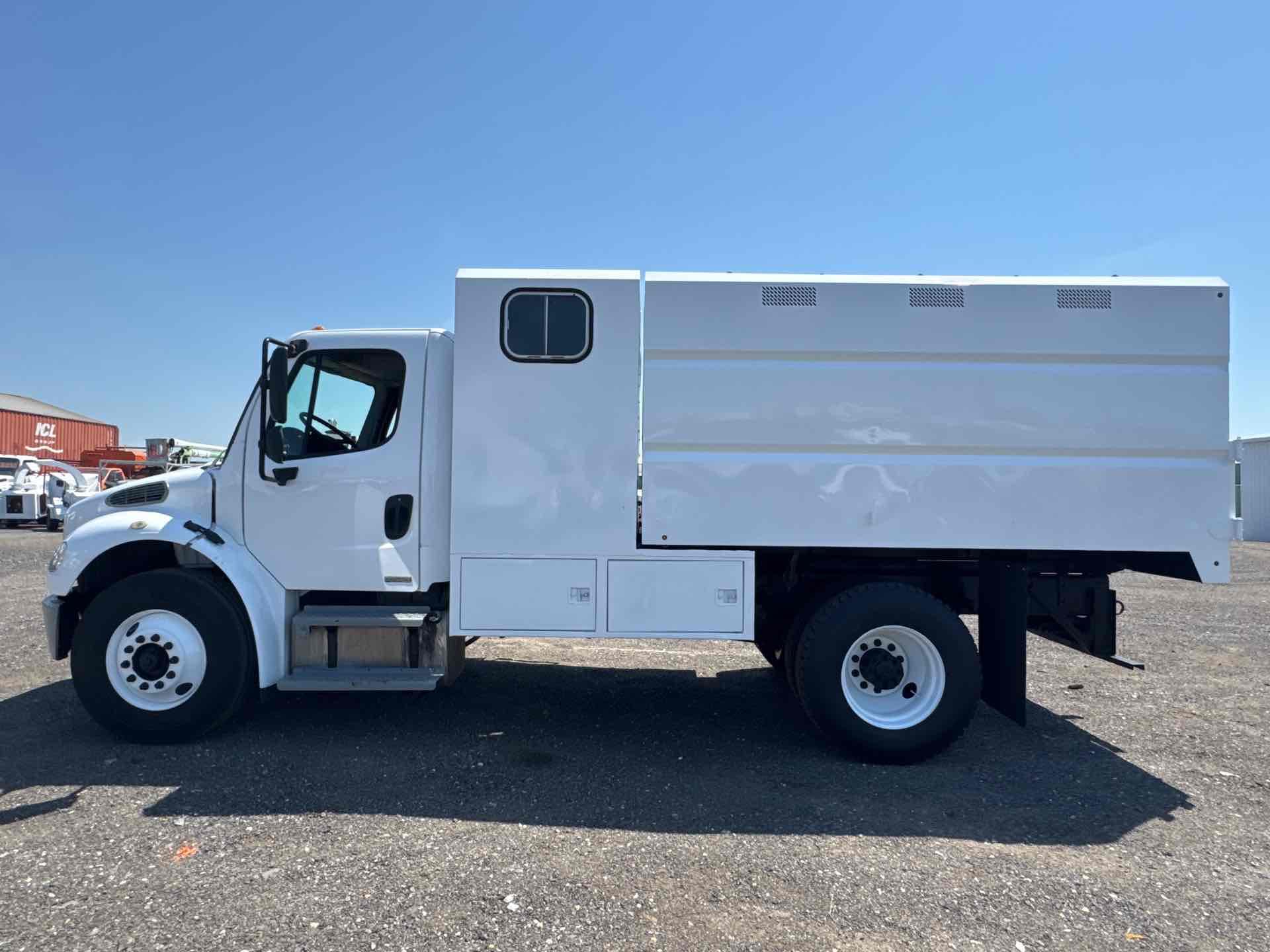 2011 Freightliner M2