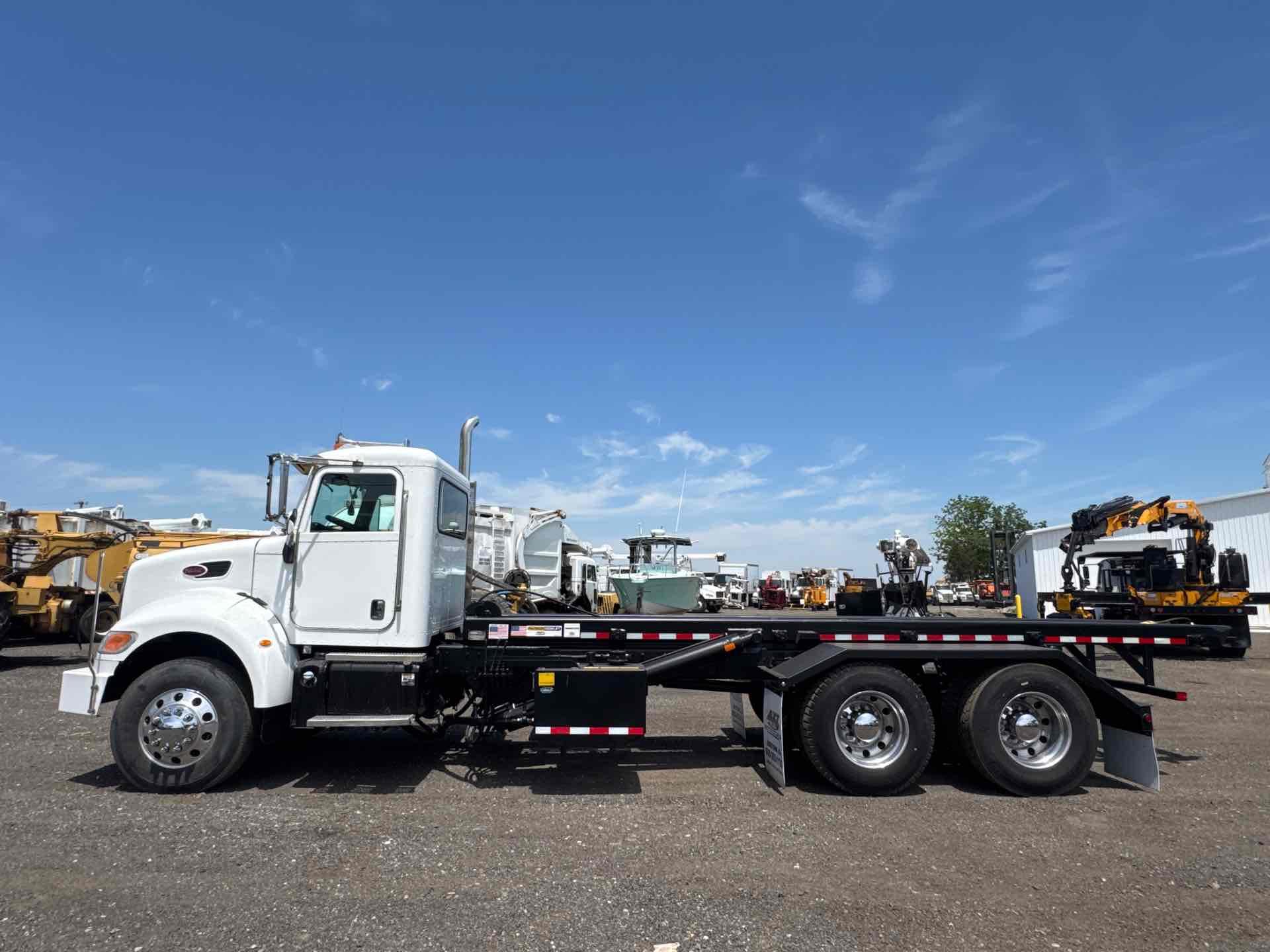 2013 Peterbilt 348