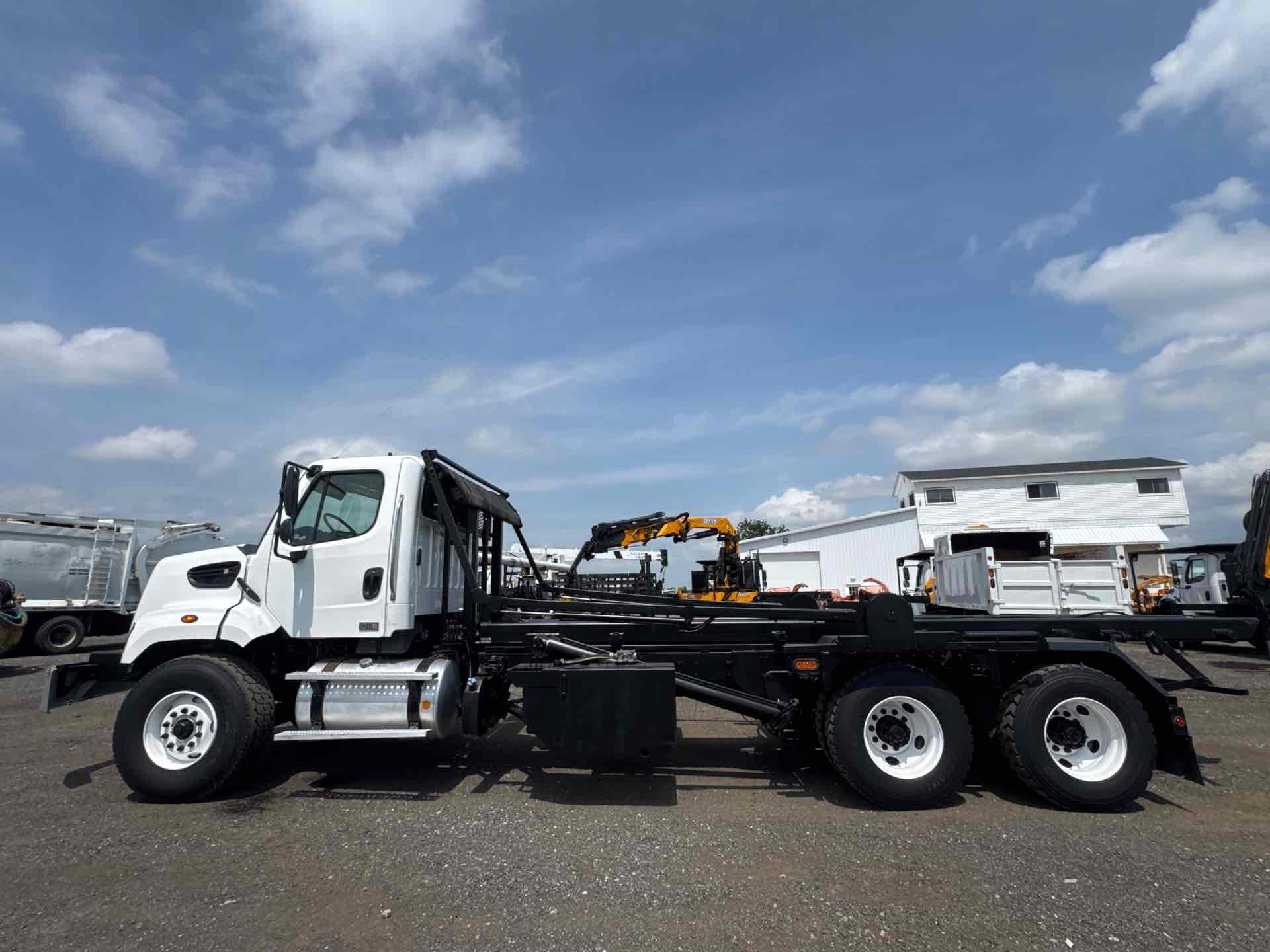 2016 Freightliner 108SD