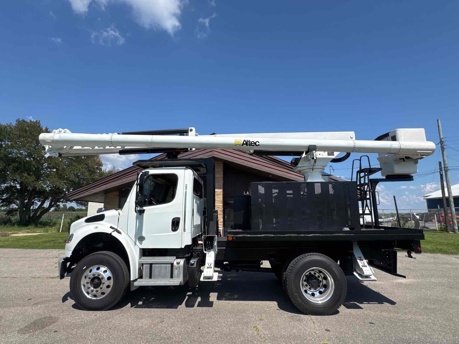 2023 Freightliner M2