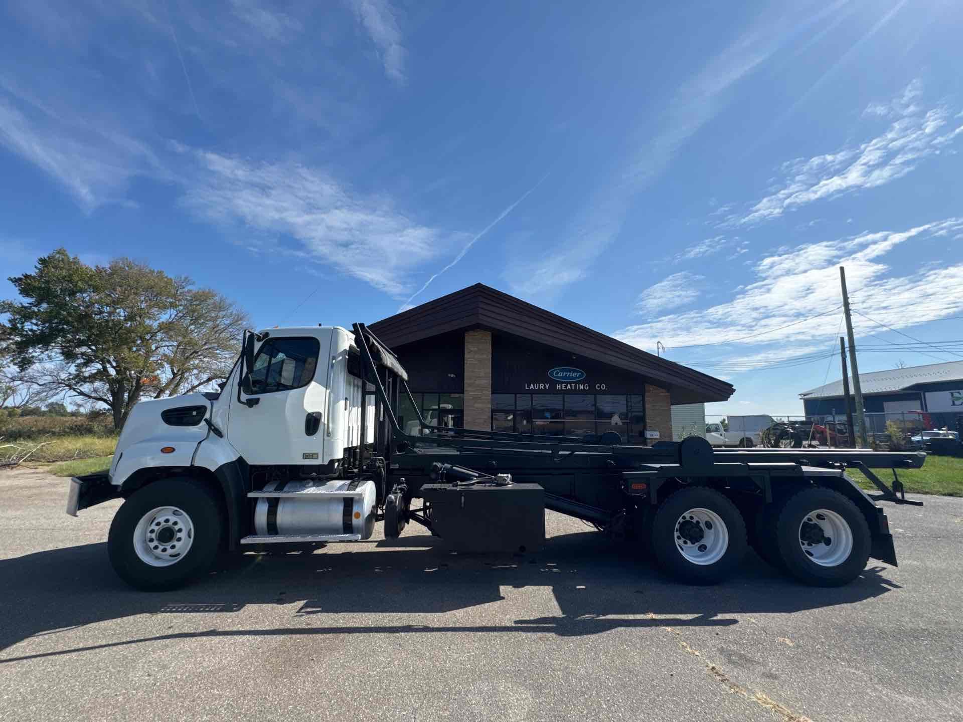 2016 Freightliner 108SD