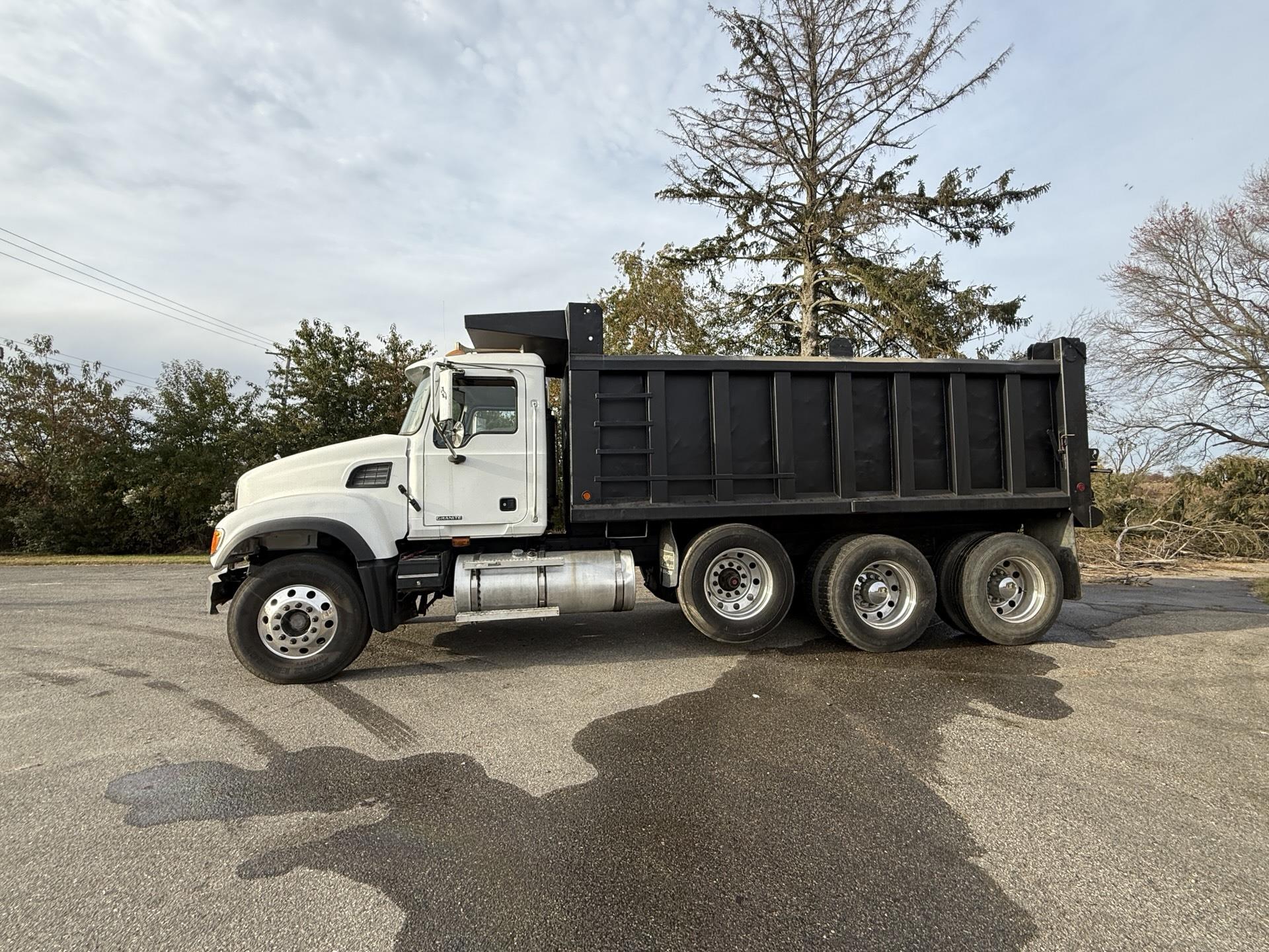 2005 Mack CV