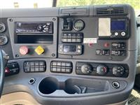 2020 Freightliner CASCADIA 113