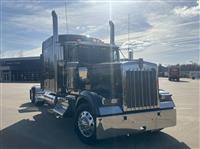 2023 Kenworth W900