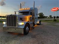 2022 Peterbilt 389