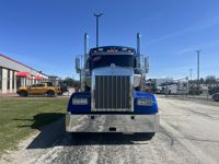 2023 Kenworth W900