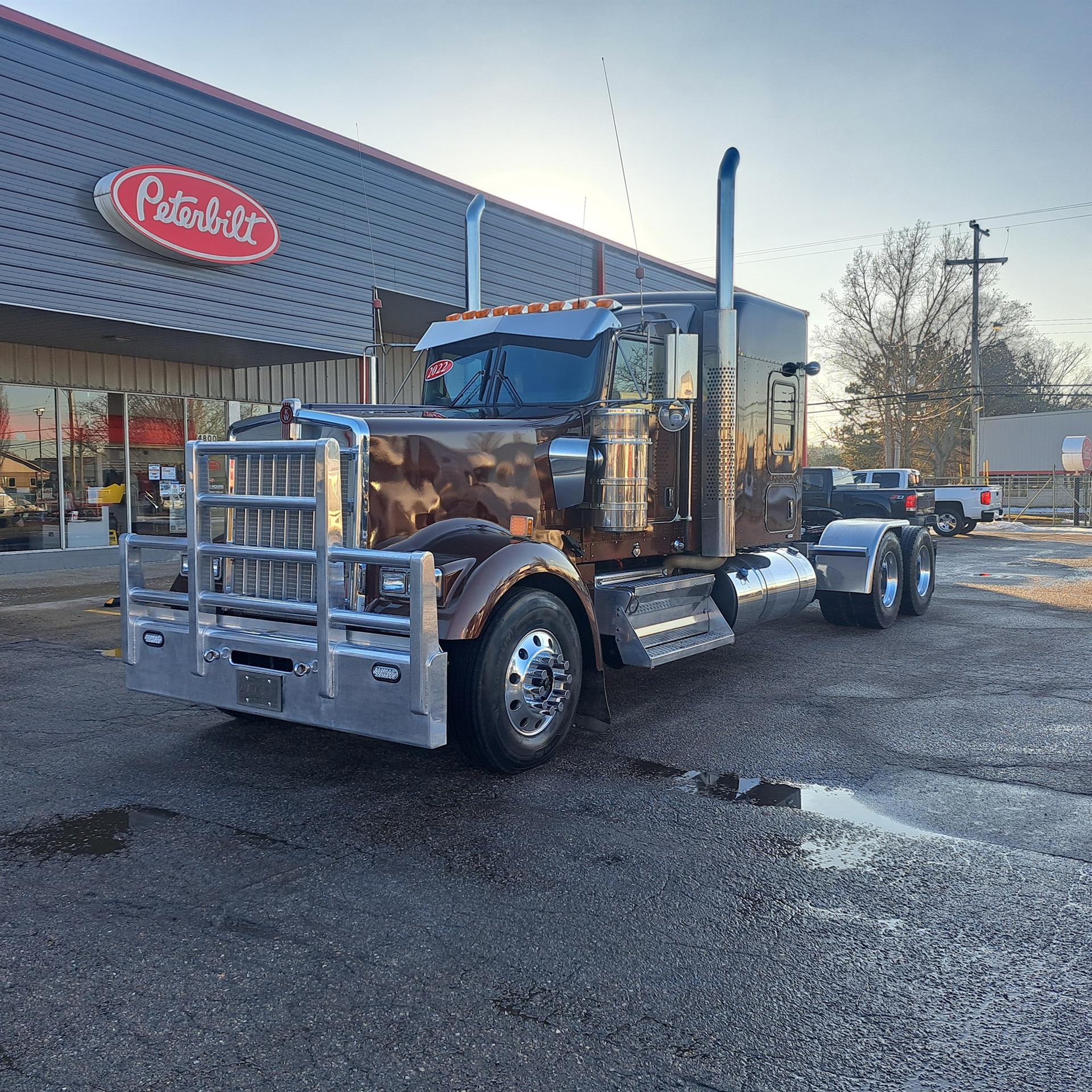 2022 Kenworth W900